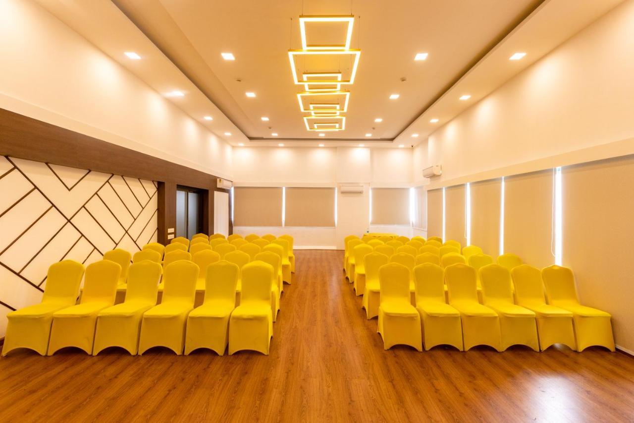 Hotel Clubhouse Nami Residency, Ahmedabad Exterior foto