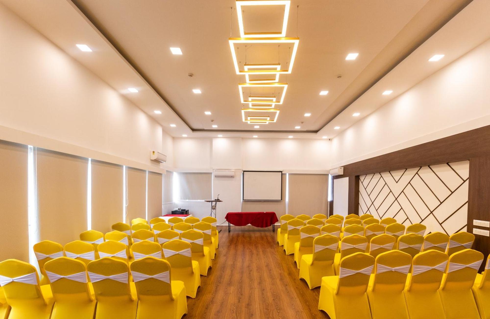 Hotel Clubhouse Nami Residency, Ahmedabad Exterior foto