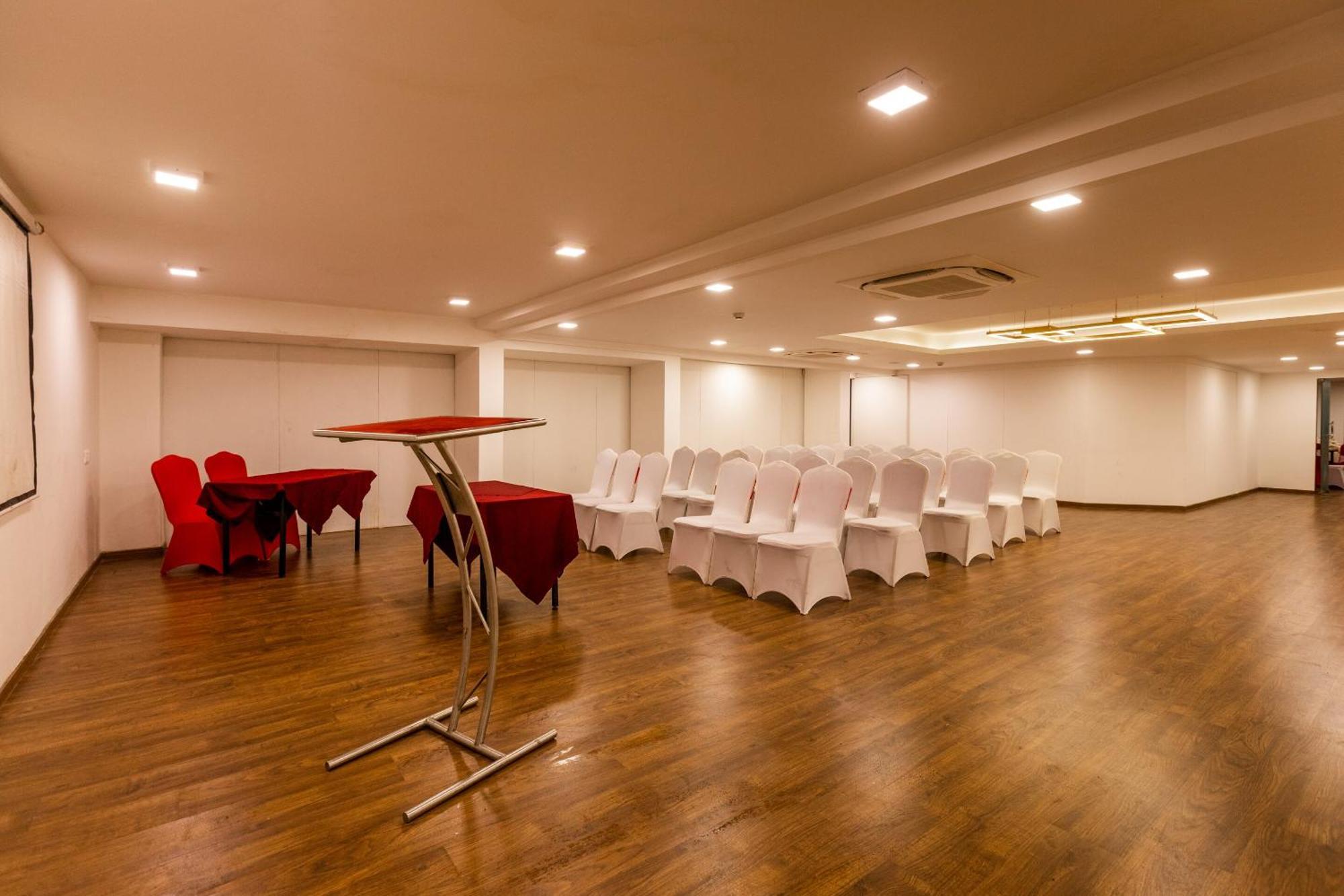 Hotel Clubhouse Nami Residency, Ahmedabad Exterior foto