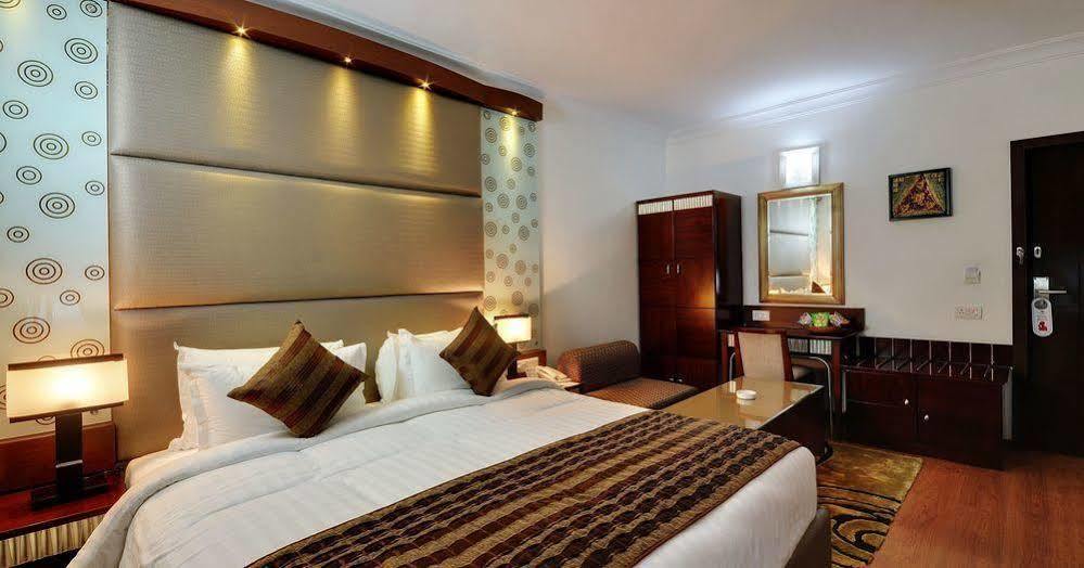 Hotel Clubhouse Nami Residency, Ahmedabad Exterior foto