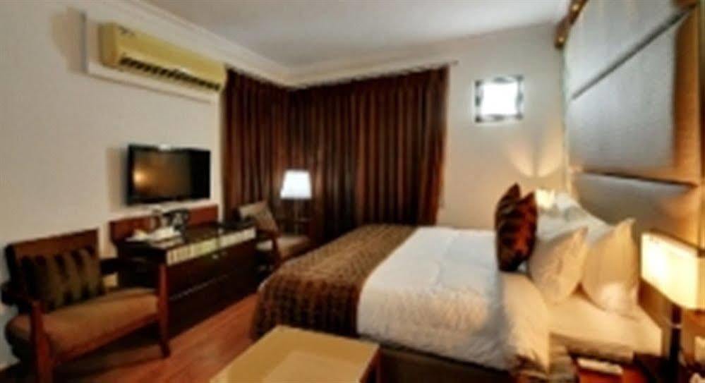 Hotel Clubhouse Nami Residency, Ahmedabad Exterior foto