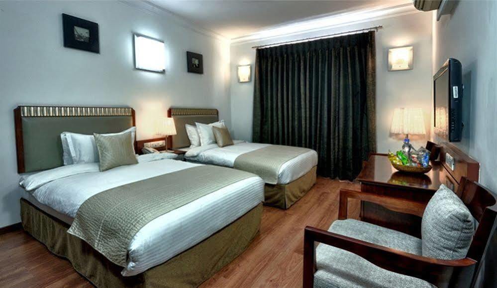 Hotel Clubhouse Nami Residency, Ahmedabad Exterior foto
