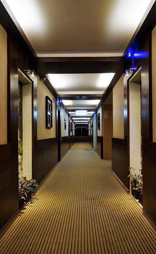 Hotel Clubhouse Nami Residency, Ahmedabad Exterior foto